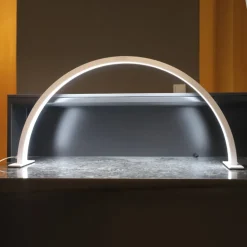 LÁMPARA LED DE MESA MEDIA LUNA