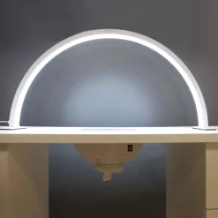 LÁMPARA LED DE MESA MEDIA LUNA