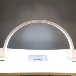 LÁMPARA LED DE MESA MEDIA LUNA